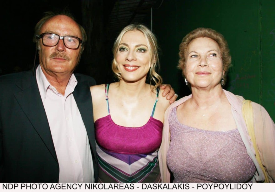 Ντίνος Καρύδης: Σπάνια φωτογραφία από τον γάμο του το 1969 - Η γυναίκα του και γνωστή ηθοποιός στο κομψό νυφικό της