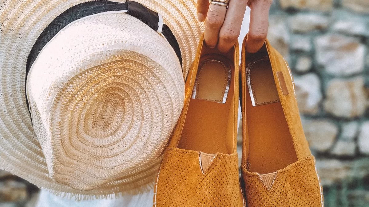 Το πιο hot πέδιλο της σεζόν στο Zara με 9,99 ευρώ και tips για να το βάλεις σωστά!