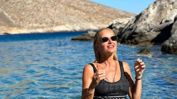 «Μεγάλη μέρα σήμερα» - Επέστρεψε στην Κεφαλονιά για την γιορτή της η Μαρία Μπεκατώρου