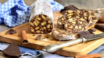 Θα χρειαστείτε μόνο 10 λεπτά -  Γλυκό σαλάμι ψυγείου με σοκολάτα και βούτυρο