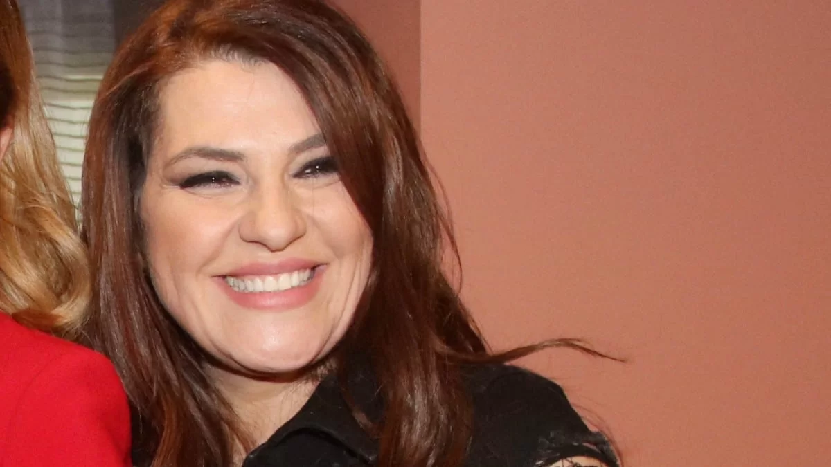 Η σοκαριστική αλλαγή στο σώμα της Κατερίνας Ζαρίφη - Ποζάρει με στενό παντελόνι και πολλά κιλά μείον