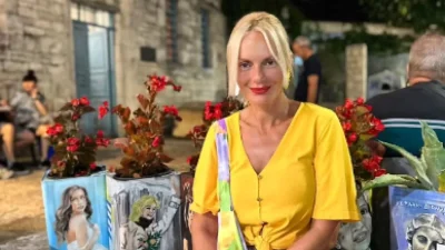 Χωρίς εσώρουχο μπροστά στον καθρέφτη - Χαλασμός με την ημίγυμνη φωτογραφία της Έλενας Χριστοπούλου