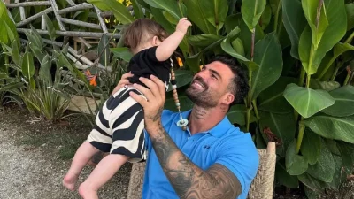 "Λιώνει" με τις φωνούλες του νουνίτο - Το βίντεο που έφτιαξε ο Δημήτρης Αλεξάνδρου για τον γιο του