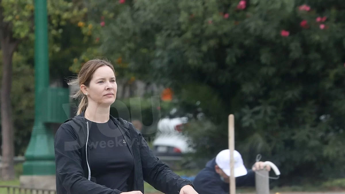 «Η καρδιά μου ραγίζει και η φωνή μου κλείνει» - "Λύγισε" η Ανίτα Μπραντ στη θέα των νεογέννητων μωρών που σώθηκαν από τη φωτιά