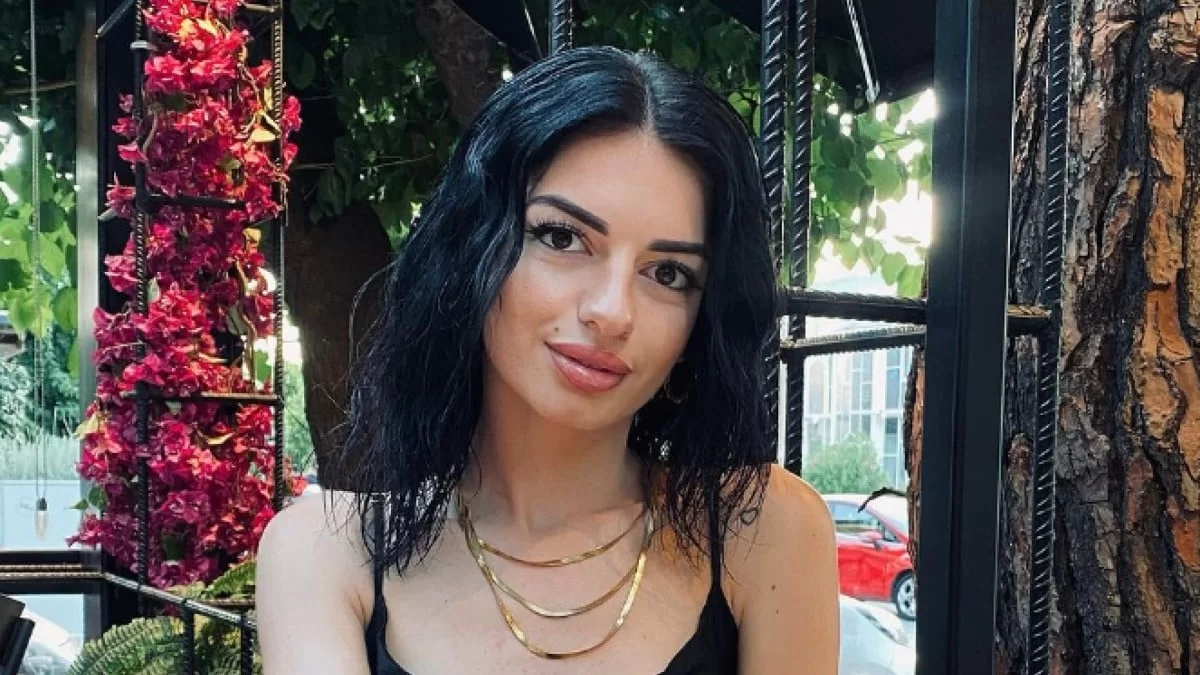 Μεγαλώνει η οικογένεια της Αντζελίνας Χαλντέντα από το The Bachelor - Η πρόταση γάμου και οι φωτογραφίες με την φουσκωμένη κοιλίτσα