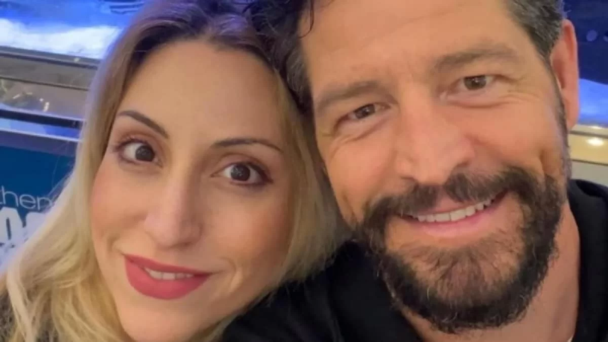 Τελευταίες βουτιές λίγο πριν γίνουν γονείς - Η φωτογραφία του Απόστολου Ρουβά με την εγκυμονούσα Φανή Γιαβρίδου στην παραλία