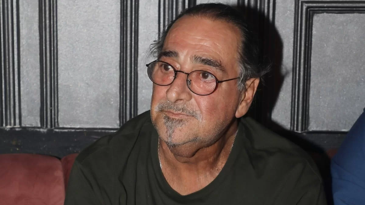 Η φωτογραφία - ντροπή του Βασίλη Καρρά που κάνει τον γύρο του διαδικτύου: Κινείται νομικά ο τραγουδιστής