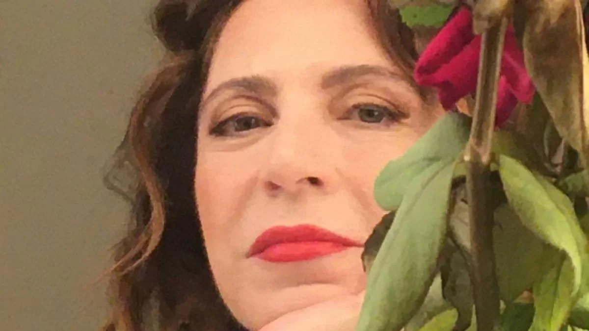 Δήμητρα Παπαδοπούλου: Βρεγμένη μπροστά στο ηλιοβασίλεμα - Το πρόσωπό της χωρίς ίχνος μακιγιάζ