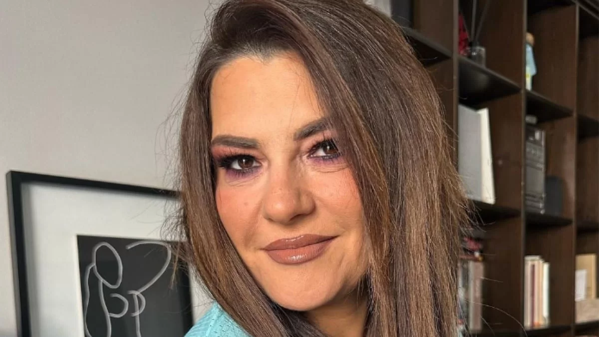 Φαίνονται οι αχνές της φακίδες - Το αληθινό πρόσωπο της Κατερίνας Ζαρίφη