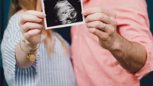 Έγκυος για δεύτερη φορά αγαπημένη ηθοποιός - Οι πρώτες φωτογραφίες με φουσκωμένη κοιλίτσα