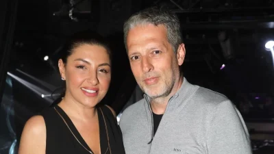 Διώροφη μονοκατοικία με βεράντα και πράσινο κήπο - Το αριστοκρατικό σπίτι Έλενας Παπαρίζου και Ανδρέα Καψάλη στα Νότια Προάστια