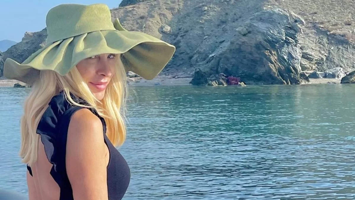 Ελένη Μενεγάκη - Ματέο Παντζόπουλος: Τους "τσάκωσαν" πάνω στο χλιδάτο σκάφος τους στο Μεγανήσι! Διακοπές με τα παιδιά της