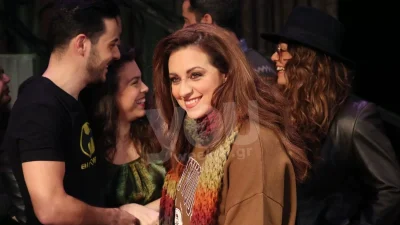 Ψηλός & γοητευτικός με γκρίζα μαλλιά και μούσια - Αυτός είναι ο επί πολλών ετών σύντροφος της Ευαγγελίας Μουμούρη