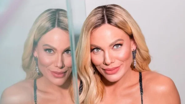 Με άλλη μύτη, ξανθά μαλλιά και γαλανά μάτια - Η φωτογραφία με την σωσία της Ιωάννας Μαλέσκου που κάνει τον γύρω του διαδικτύου