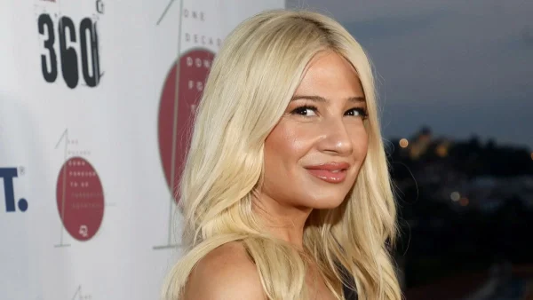 Μονοκατοικία με καταπράσινο κήπο και κούνιες να παίζουν τα παιδιά - Φωτογραφίες από το πατρικό σπίτι της Φαίης Σκορδά στο Κιλκις