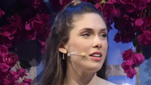 Αφροδίτη Λιάντου: Το καυτό φιλί με τον Αλέξανδρο Σκουρλέτη και οι ευχές για τα γενέθλια του