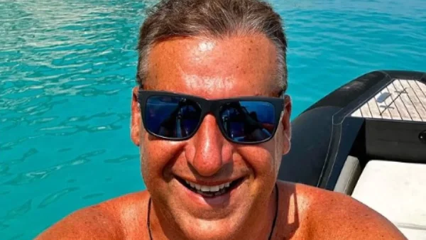 Κοιμόντουσαν στο πίσω μέρος ο Δημήτρης και ο Γιάννης - Η σκαφάδα του Γιώργου Λιάγκα με τα παιδιά του στο Ιόνιο