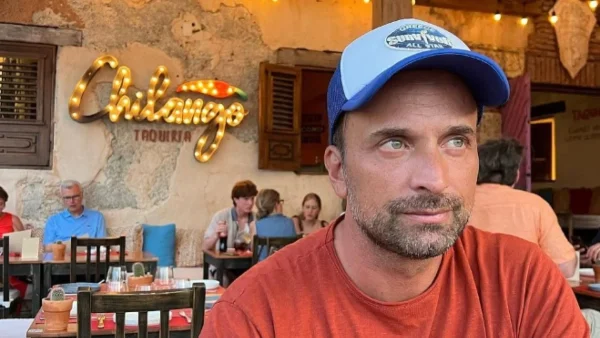 Τα παιδιά από τον γάμο του με την Ανδροτσάκη έχουν μεγαλώσει πολύ - Η φωτογραφία του Γιώργου Λιανού με τους γιους και την κόρη του χέρι χέρι