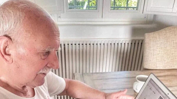 Έχει τζάκι και πισίνα στον κήπο - Φωτογραφίες από τη μοντέρνα & κομψή μονοκατοικία του Γιώργου Παπαδάκη στην Πεντέλη