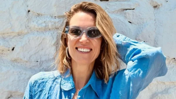 Χωρίς φίλτρα και επεξεργασίες - Η μπροστινή και η πίσω όψη της Καγιά με μαγιό στα 45 της