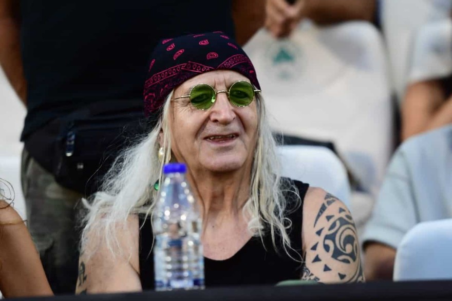 Νίκος Καρβέλας σύντροφος