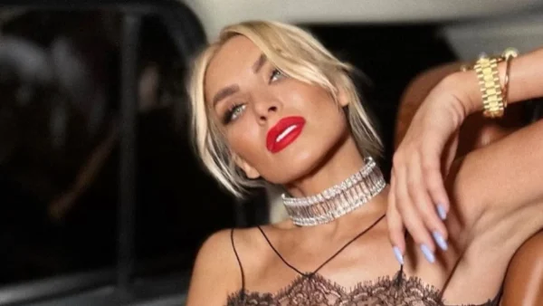 Με τα μαλλιά της αχτένιστα και χωρίς μακιγιάζ - Μια κούκλα η Κατερίνα Καινούργιου στην πιο απλή εκδοχή της