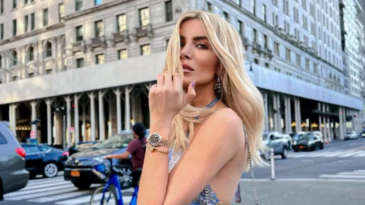 «Μου χρωστάς έναν Αύγουστο» - Το μήνυμα της Κατερίνας Καινούργιου πίσω από τις φωτογραφίες με το ολόσωμο μαγιό της στην Αντίπαρο