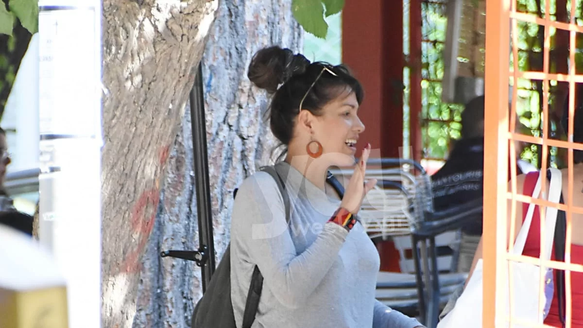 Τα "έσπασε" σε πανηγύρι στη Γαύδο μέχρι το πρωί με την μοναχοκόρη της - Το βίντεο της Κλέλιας Ρένεση με τη μικρή Κοραλία