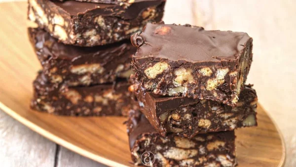 Έτοιμος μέσα σε 10 λεπτά - Στο πι και φι ο πιο λαχταριστός κορμός μωσαϊκό ψυγείου