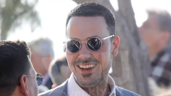 Πατέρας για τρίτη φορά ο Πέτρος Κουσουλός - Έγκυος η σύντροφός του