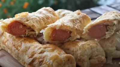 Λαχταριστή λουκανικόπιτα της τεμπέλας: Έτοιμη σε 20 λεπτά με 6 μόνο υλικά