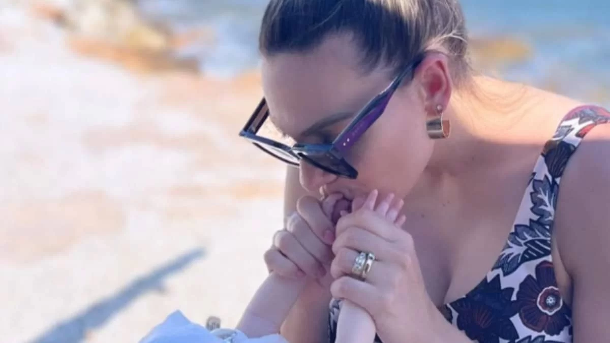 Με ταπετσαρίες, πούπουλα και αρκουδάκια κρεμαστά από το ταβάνι - Παραμυθένιο το δωμάτιο της κόρης της Μαλέσκου (Βίντεο)