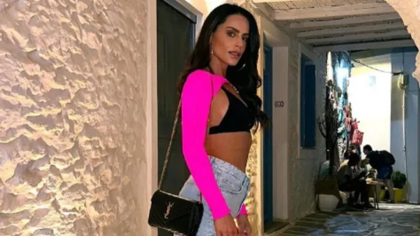 Προκάλεσε ''αναστάτωση'' στην πισίνα του ξενοδοχείου - Η Πόζα της Αντωνά με το αποκαλυπτικό μαγιό της