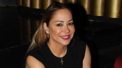 Με neon μικροσκοπικό μπικίνι δίπλα στο κύμα - "Ζαλίστηκαν" οι followers της Μελίνας Ασλανίδου με τις νέες φωτογραφίες της