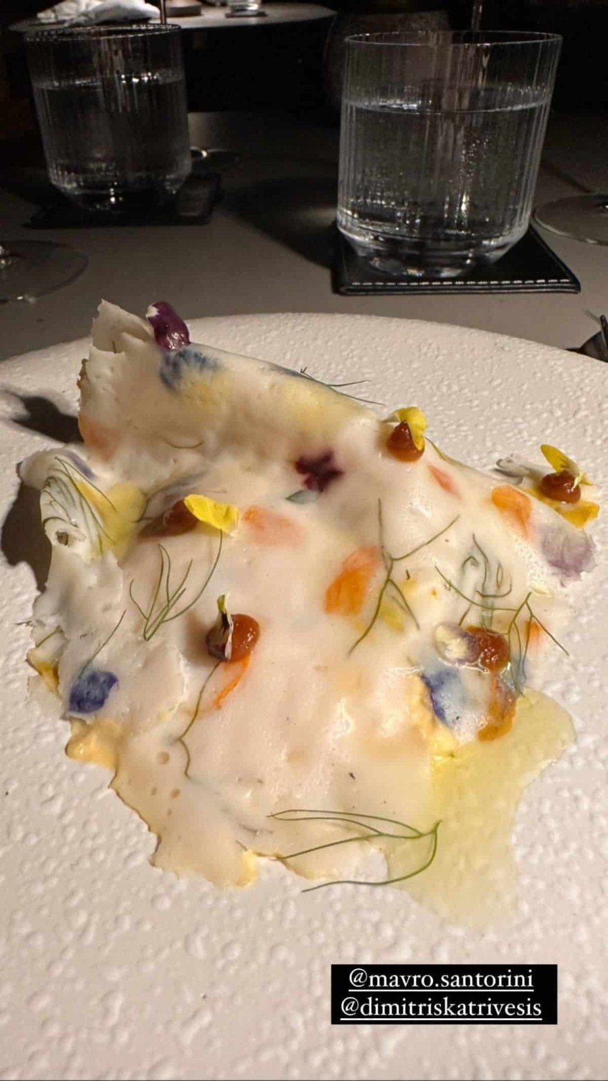 Αθηνά Οικονομάκου εστιατόριο Μιχόπουλου Σαντορίνη