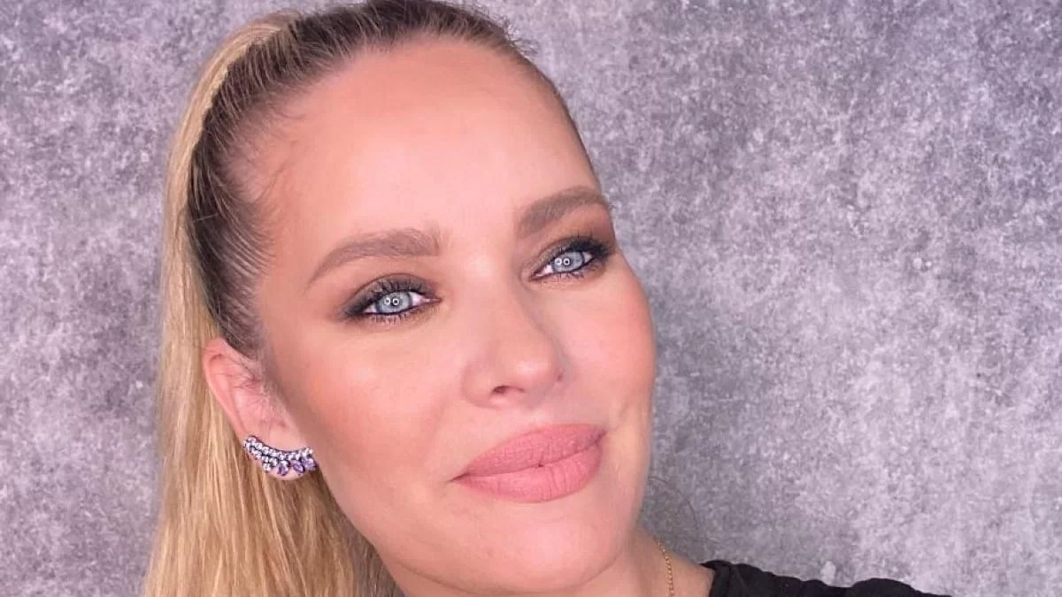 Ανίτα Μπραντ: «Ποτέ στη ζωή μου δεν...» - Η τρυφερή ανάρτηση με το νεογέννητο μωρό της δίπλα στην πισίνα