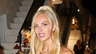 Ολόλευκο με πισίνα τεραστίων διαστάσεων -  Το υπερλούξ ξενοδοχείο στο οποίο μένει η Τζούλια Νόβα στη Μύκονο