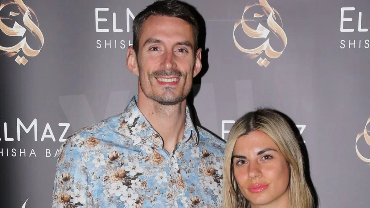 Μελαχρινή με μακριά μαλλιά - Καμία σχέση με την Σταυρούλα Χρυσαειδή η νέα σύντροφος του Τριβυζά μετά το διαζύγιο τους