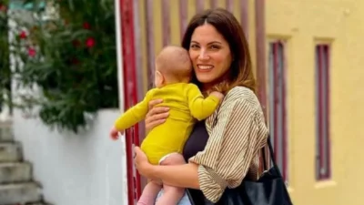 Καθόλου συνηθισμένο και όχι για παιδιά - Το αντικείμενο που δεν αφήνει από τα χέρια της η κόρη της Συνατσάκη