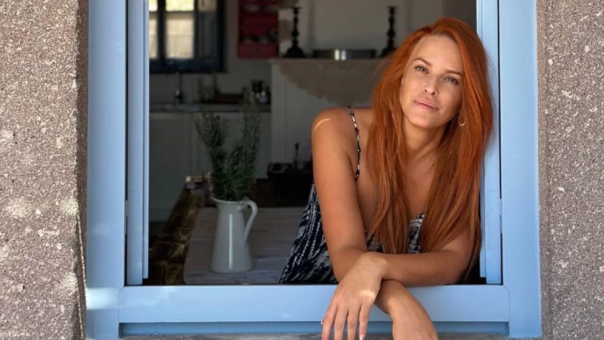 Στην Πάρο με τα παιδιά της - Οι νέες φωτογραφίες της Σίσσυς Χρηστίδου με μαγιό από το σκάφος μέχρι την πισίνα