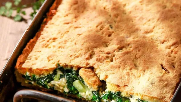 Με μπόλικο τυρί φέτα χωρίς φύλλο - Εύκολη και νόστιμη σπανακόπιτα πλαστός