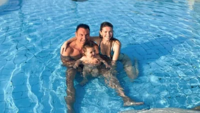 Ο γιος της Ιωάννας Σιαμπάνη μεγάλωσε πολύ - Η φωτογραφία του Τζίμη Σταθοκωστόπουλου με τον μικρό Φώτη στην Άνδρο