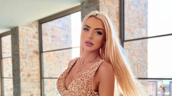 «Το τερμάτισες το photoshop» - Θύελλα αντιδράσεων με τη νέα φωτογραφία της Στέλλας Μιζεράκη από την παραλία