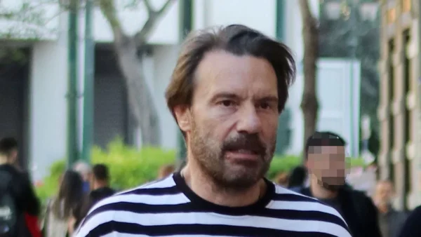 Καστανόξανθος γαλανομάτης - Η φωτογραφία του Στράτου Τζώρτζογλου με τον 26χρονο γιο του