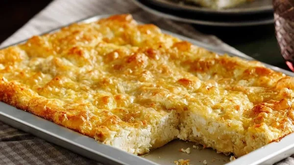 Με σόδα χωρίς να κάνει κρατς το φύλλο - Εύκολη τσαλακωτή τυρόπιτα της Αργυρώς