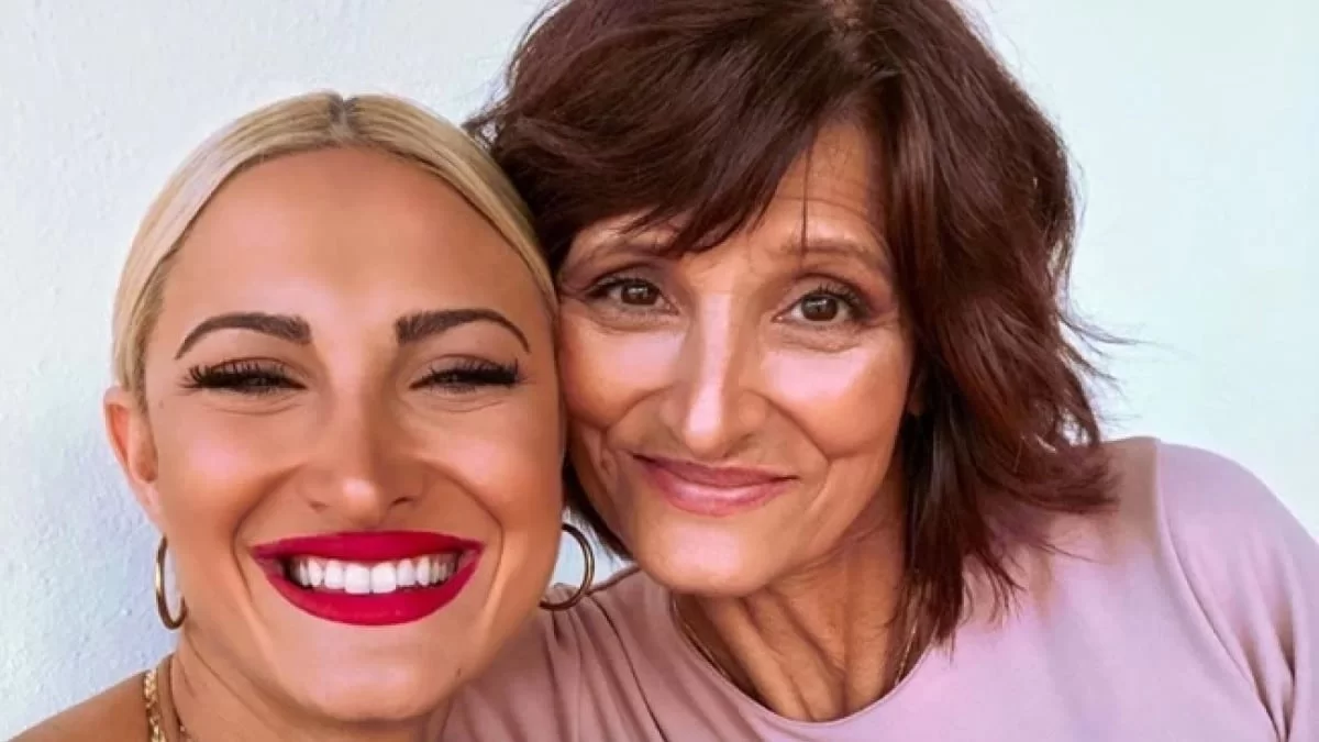 Χώρεσε στο αγαπημένο τζιν της μητέρας της - Στιγμές συγκίνησης για την Ιωάννα Τούνη