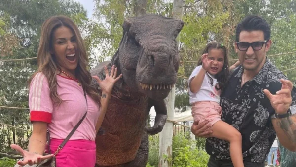 Ξετρελαμένη η μικρή Μελίτα - Οι φαντασμαγορικές διακοπές της Ελένης Χατζίδου και του Ετεοκλή Παύλου στις Μαλδίβες