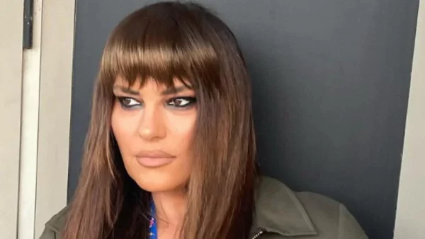 Η πρώτη φωτογραφία της Κατερίνας Ζαρίφη για φέτος με μαγιό - Ποζάρει με το μαύρο της μπικίνι