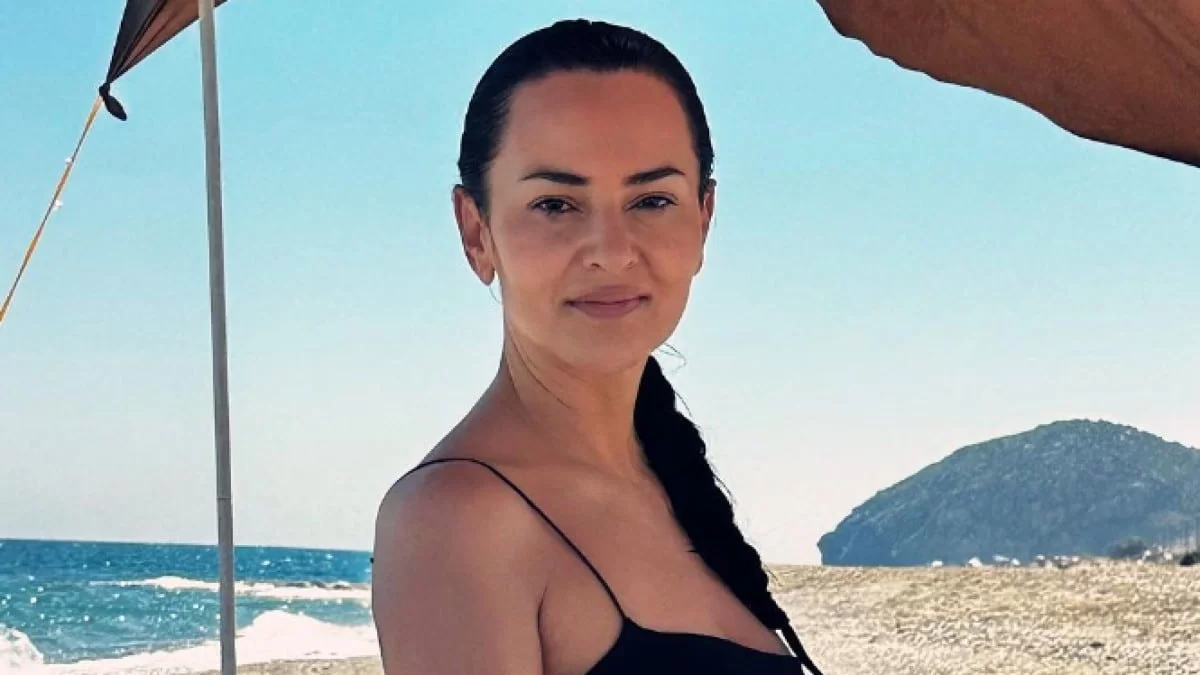 Είναι μαζί 17 χρόνια και παντρεμένοι 8 - Μελαχρινός με μούσια και εκφραστικά μάτια ο σύζυγος της Ζενεβιέβ Μαζαρί