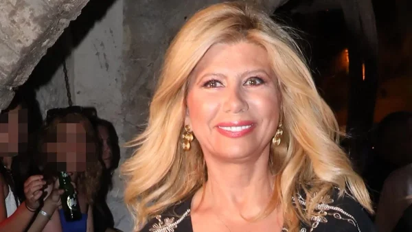 Παντρεύτηκαν το 2002 - Αυτός είναι ο επί 21 χρόνια σύζυγος της Ζήνας Κουτσελίνη και πατέρας της κόρης της